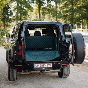 DogStyler Trunkbed Excellent - Italian Green Land Rover Defenderissä